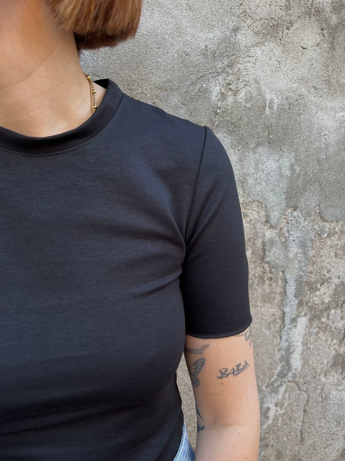 T-shirt Adi nera