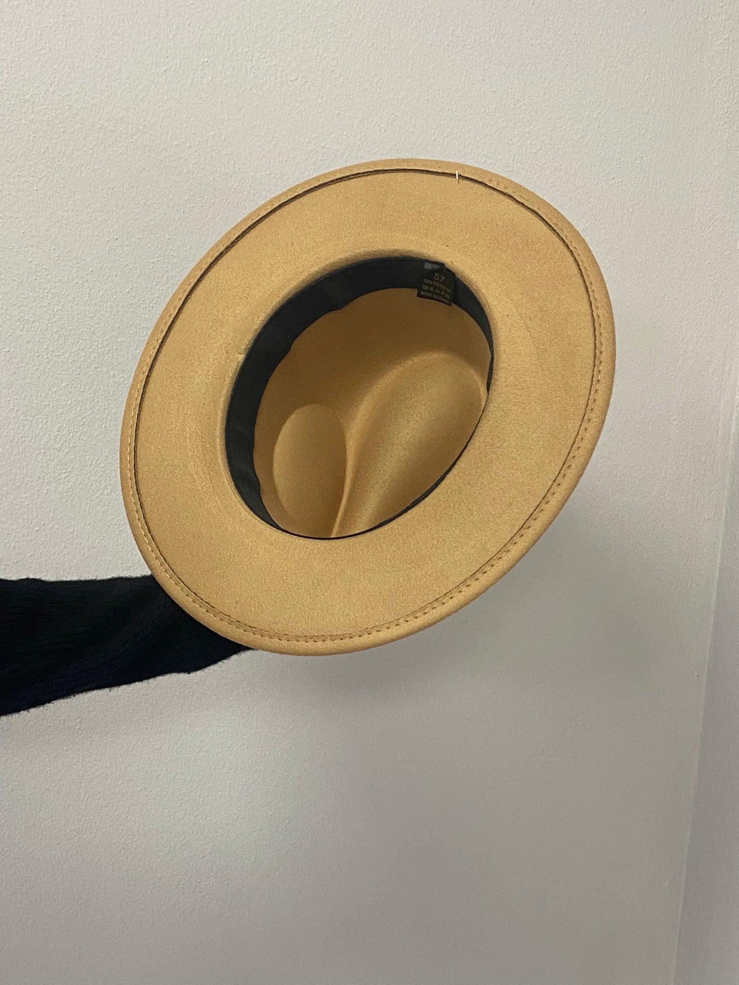 cappello con fibbia