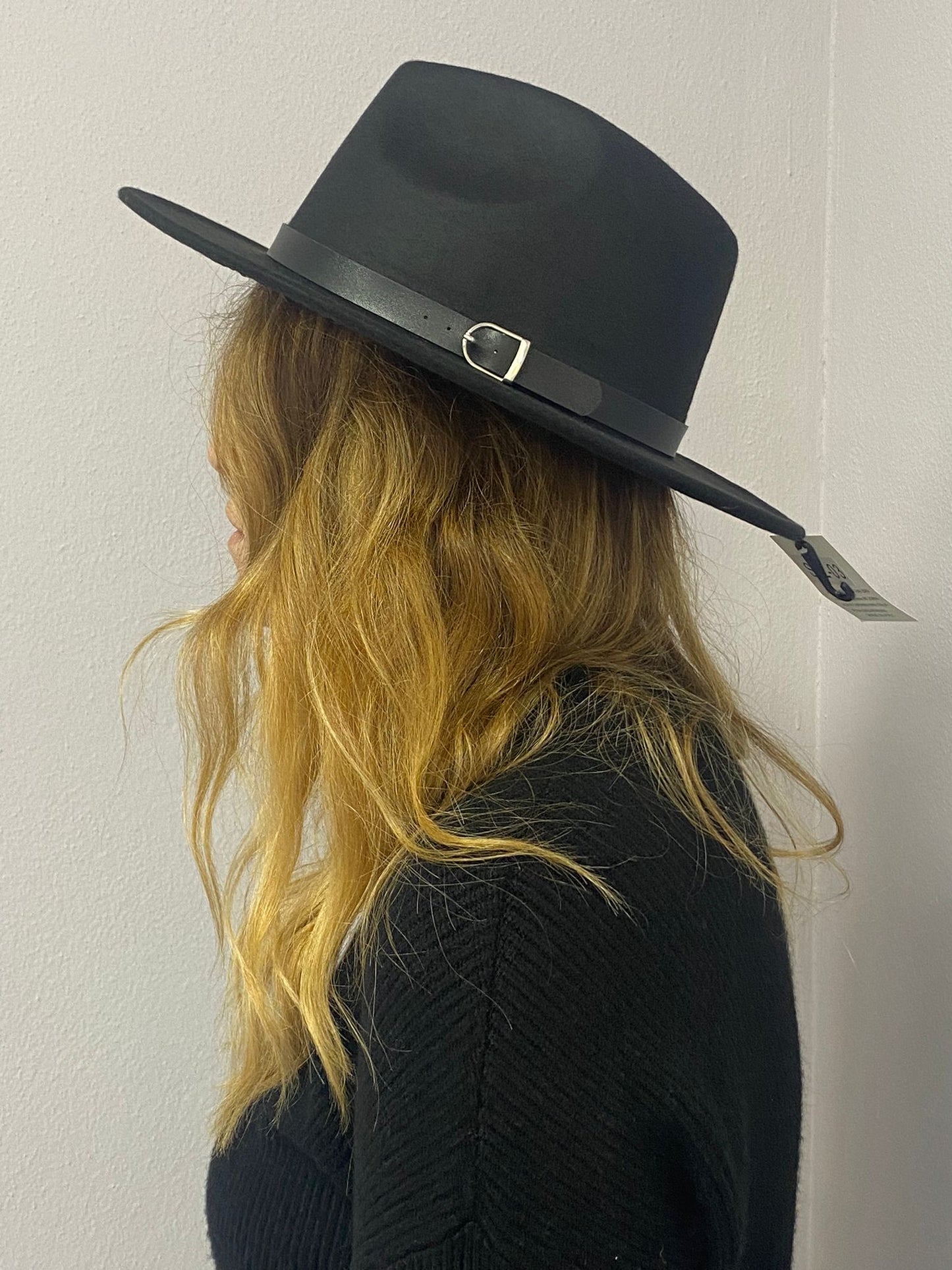 cappello con fibbia